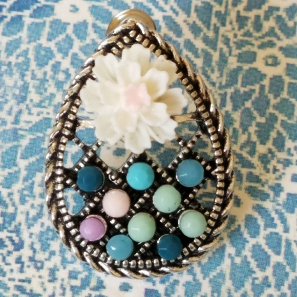 Old fashioned teardrop earrings beads & flower - Picture 2 of 3